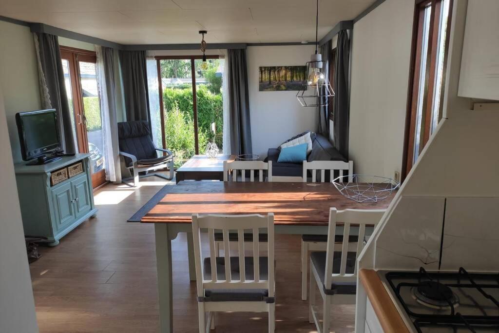 Een Gezellige Chalet Met Zonnige Buitenruimte Op De Veluwe! Villa Putten Eksteriør bilde
